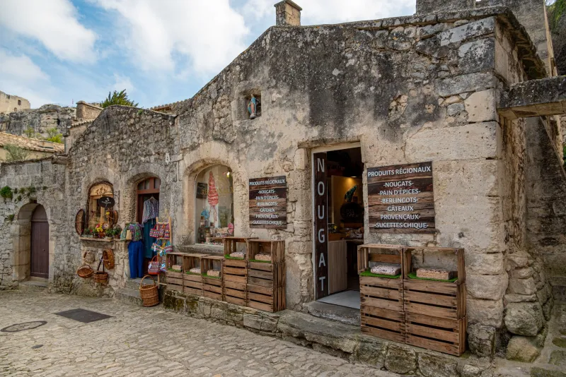 À Lagrasse, l'épicerie où les sprinteuses viennent chercher leur bonheur (et leurs abricots secs)